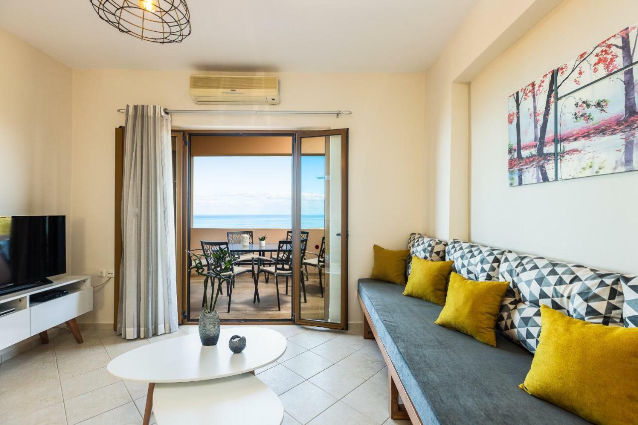 Villa Ioanna & Stavros, Private Pools, Bbq & Seaview, By Thinkvilla Maroulas