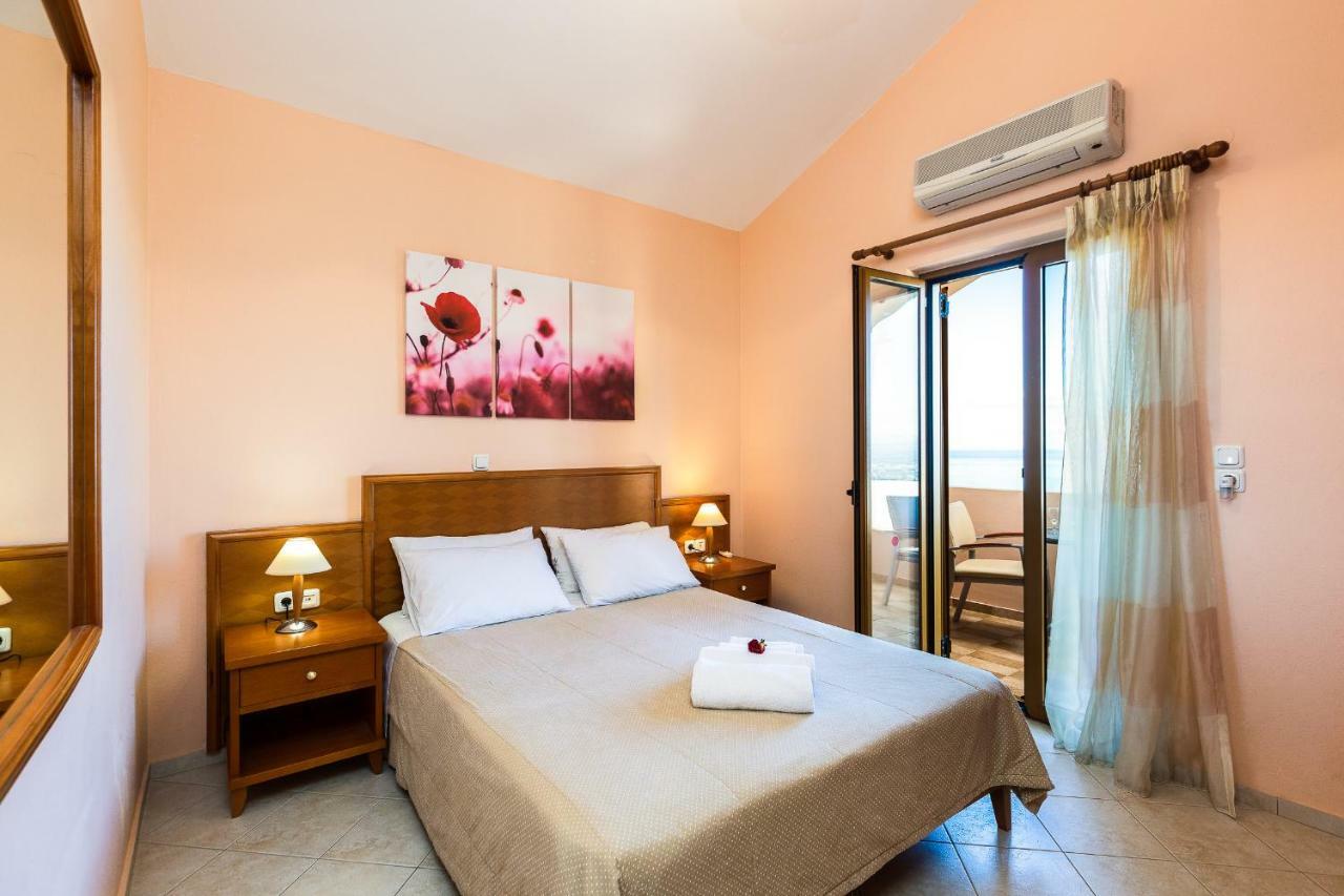 Villa Ioanna & Stavros, Private Pools, Bbq & Seaview, By Thinkvilla Maroulas